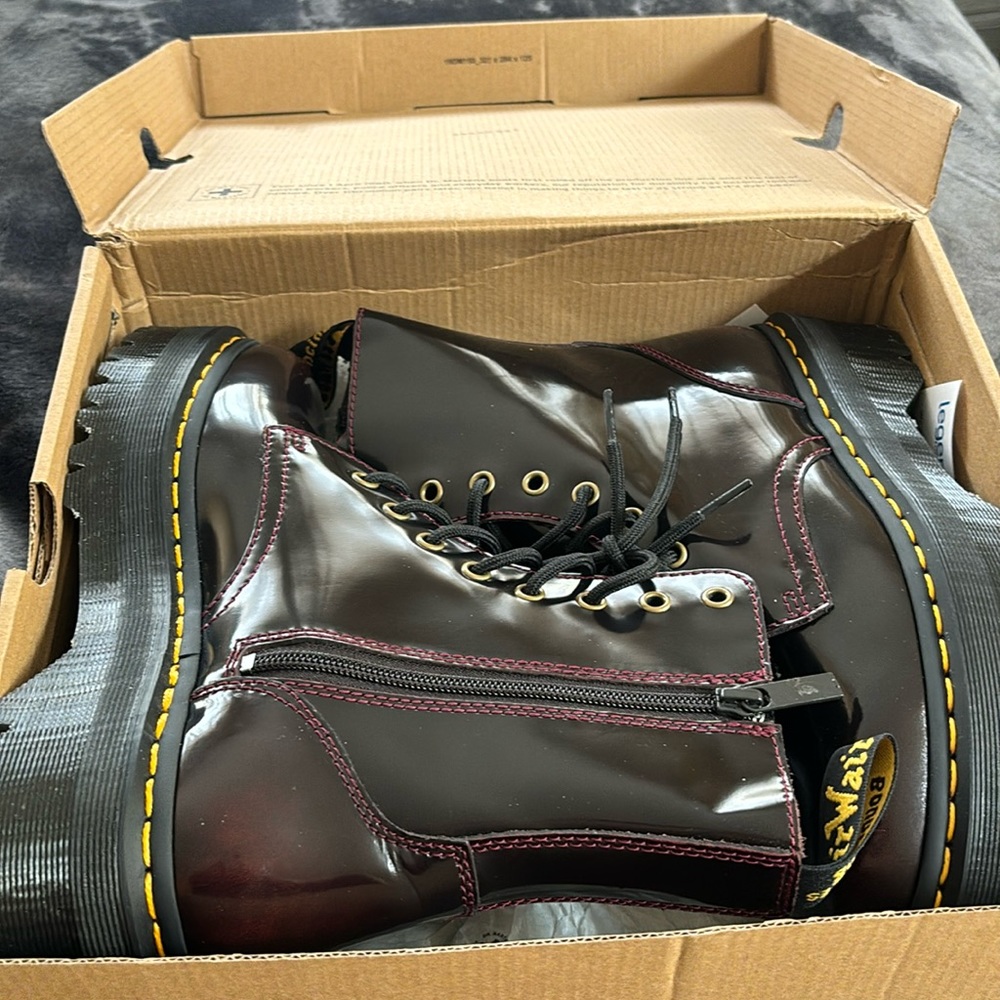 Dr Martens Jadon Quad Retro Cherry Red Arcadia Leather Boots sized US 8.5 EU 40